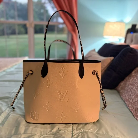 Louis Vuitton Cream Tote Bag with a pink and black leopard design! - Picture 3 of 3